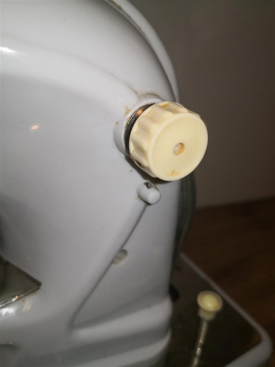 Zeldzame antieke speelgoednaaimachine Ma Cousette / Retro vintage jaren 60 – Ma Couestte (photo 4 of 16)