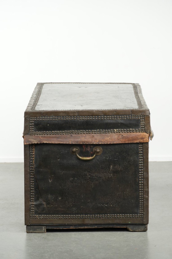 Characterful antique Chinese chest from the 19th century with a beautiful patina, finished with decorative (photo 6 of 14)
