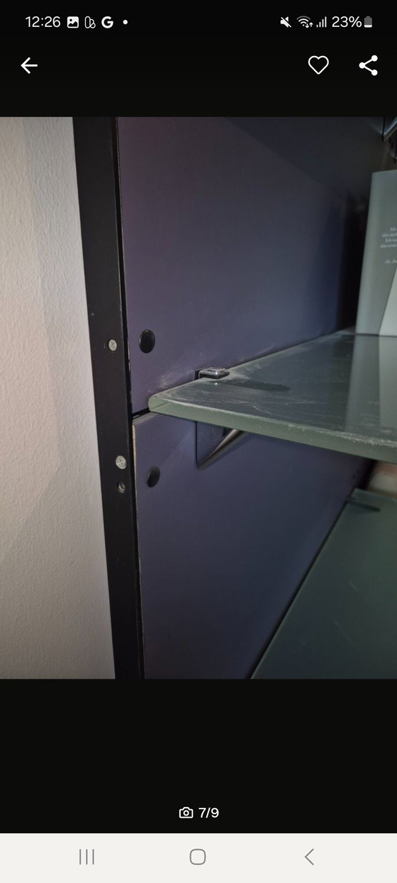 Image 1 of Exclusieve wandinstallatie met gegoten glazen planken – Interieurontwerpstudio Keulen