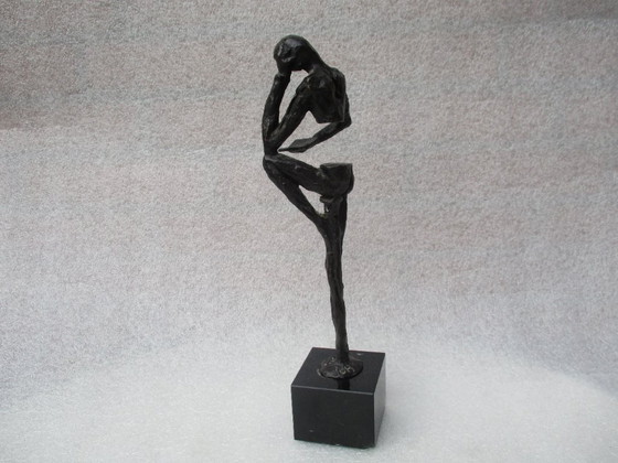 Image 1 of Scultura in bronzo di Klaas van den Berg: la vita impara.