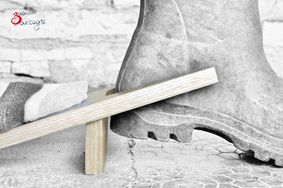 French handcrafted solid wood boot puller, L10xP31xH10cm – Le bois de Bouscagne, Decoration (photo 5 of 6)