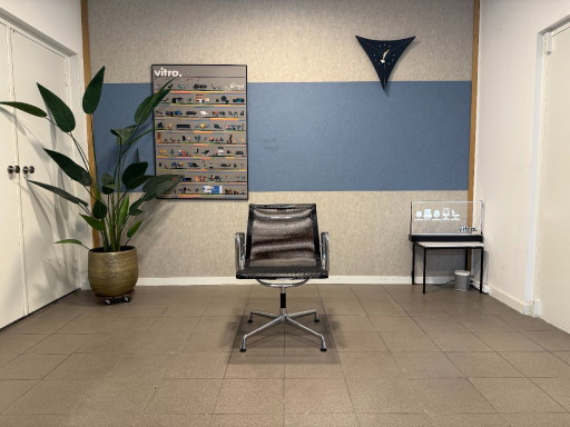 Vitra | Eames | EA108 | Zwart Netweave & Chroom | 1 Stuk – bureaustoelen, Metal, Textile (photo 2 of 10)