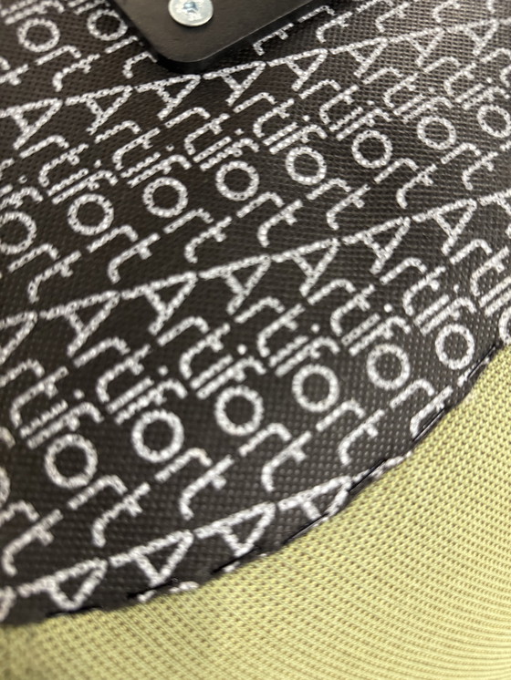 Image 1 of 2 Artifort Shark Draaifauteuils Kvadrat stof groen 