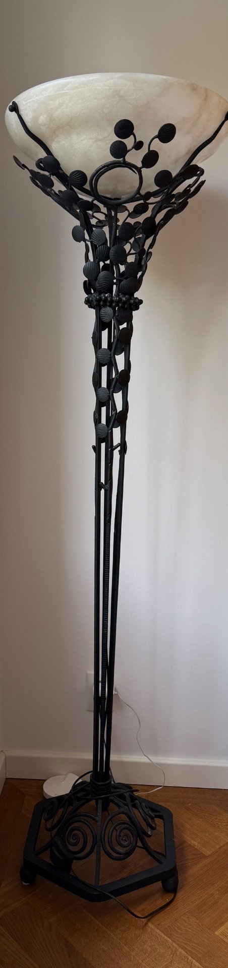 Smeedijzeren Art Deco vloerlamp in Edgar Brandt stijl