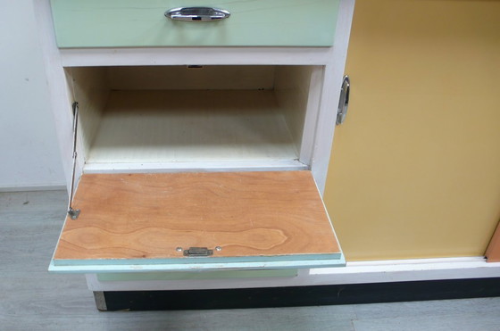 Image 1 of 50er Küchenschrank mit Schiebetüren + Schubladen in bunten Farben, Vollholz, original Zustand