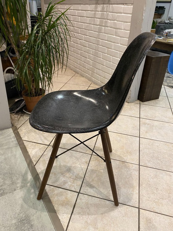 Image 1 of Sedia DSW, fibra nera, tassello nero, noce, Eames, Herman Miller, vintage 1950