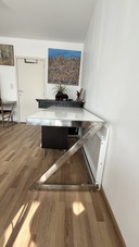 Designer-Schreibtisch in Chrom und Weiß - 150×70 cm, modern und minimalistisch