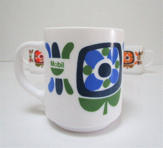 Image 1 of 1970s floral mugs and cups