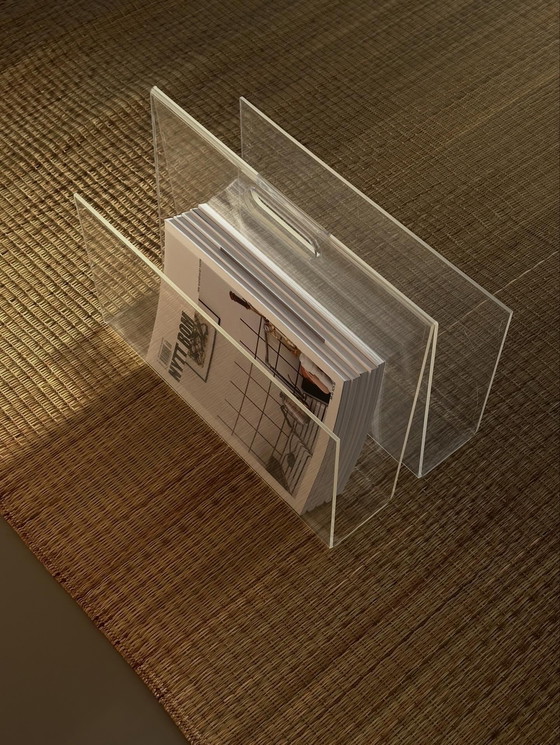 Image 1 of Vintage plexiglas acryl krantenbak lectuurrek tijdschriften houder Spage age transparant retro