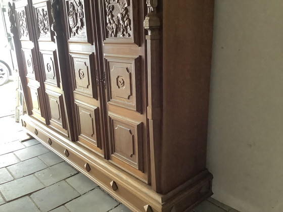 Image 1 of Meuble en chêne de caractère avec panneaux à tête de chevalier