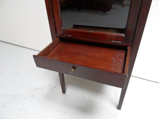 Image 1 of Antiek eiken vitrinekastje
