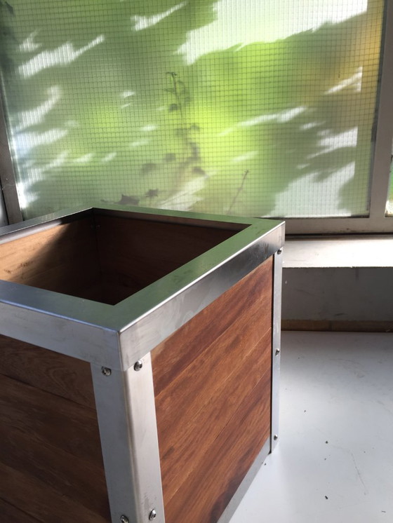 Image 1 of Lotto unico di fioriere realizzate in acciaio inossidabile e legno di teak