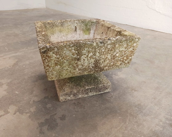 Image 1 of Vintage beron outdoor planter