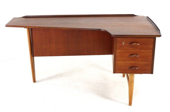 Image 1 of Peter Løvig Nielsen voor Hedensted Møbelfabrik boomerang bureau vintage 