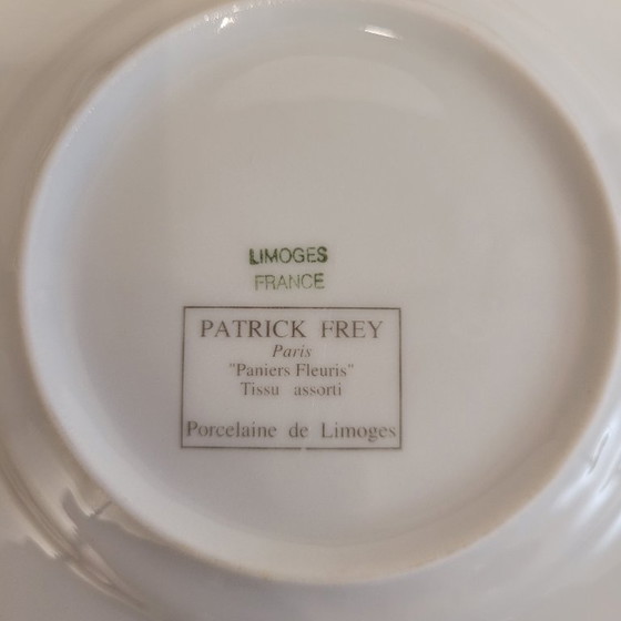 Image 1 of 54-delig serviesset “Paniers Fleuris”, Limoges porselein, Patrick Frey, jaren 90 – Frankrijk