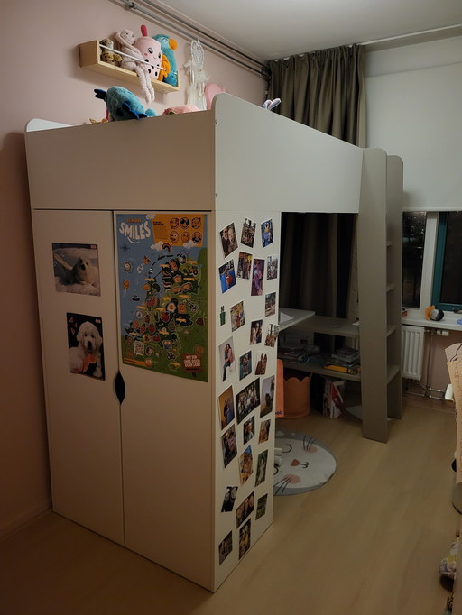 Hoogslaper Met Bureau En Kast