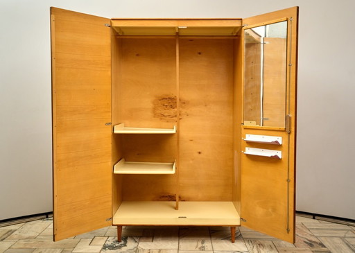 Armario vintage de UP Závody, años 60, Checoslovaquia