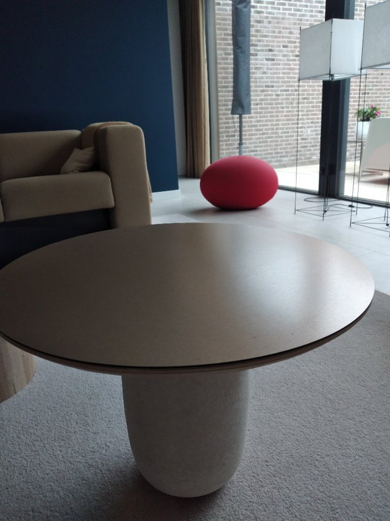 Image 1 of Table basse avec base en céramique et plateau en Alupanel (Pièce unique)
