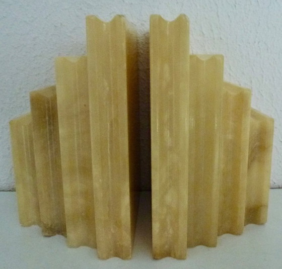 Image 1 of Buchstützen im Art-Deco-Stil, aus Marmor, in Form einer Bücherreihe.