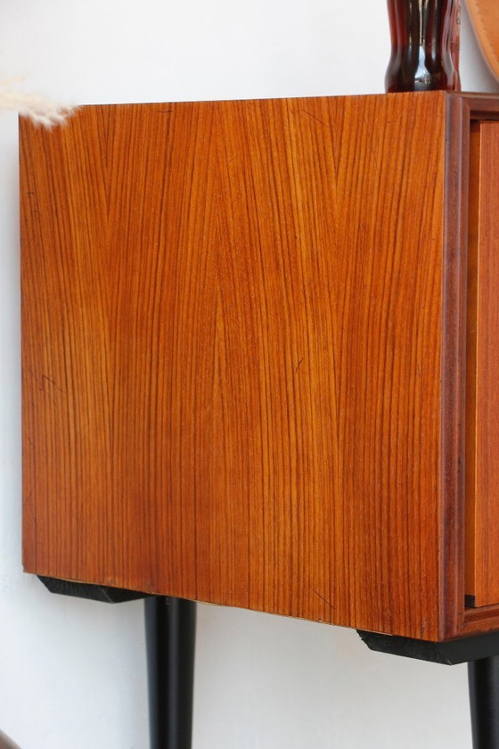 Image 1 of Mobiletto vintage in vinile con piano in teak (anni '60)