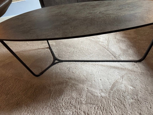 Mesa de centro Metaform Nobby - Diseño orgánico (2023)