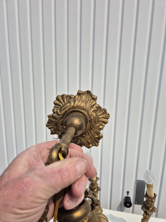 Image 1 of Prachtige gedecoreerde nederlandse massieve  bronzen kroonluchter 