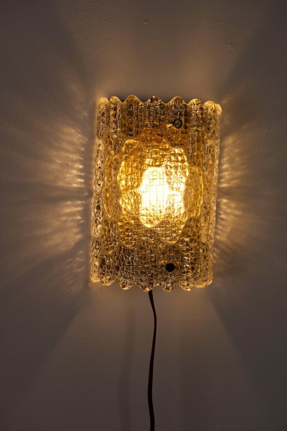 Image 1 of Grande lampada da parete in vetro pressato e ottone, Danimarca, anni '60