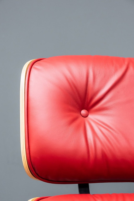 Image 1 of Sillón Eames + otomana