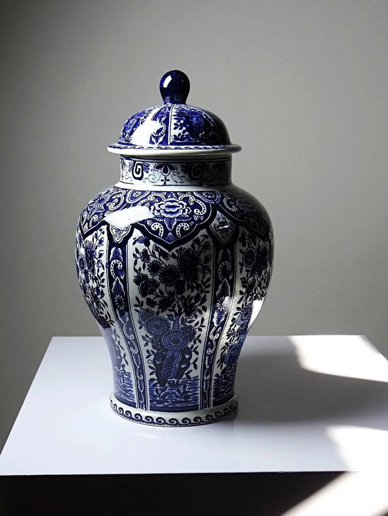 Large covered vase Boch Holland Royal Sphinx in Delft blue earthenware. – Porcelain, Vintage (photo 5 of 14)
