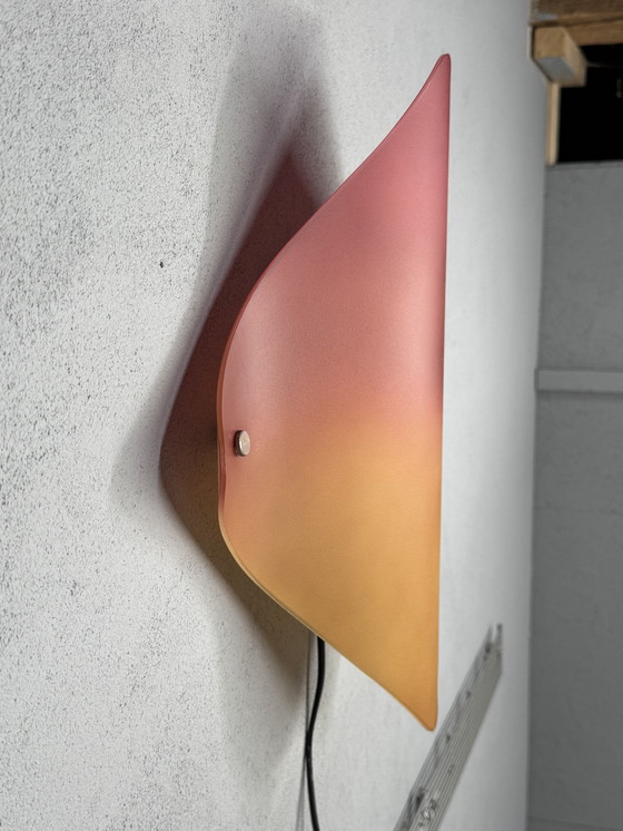 Image 1 of Wandlamp met warm kleurverloop