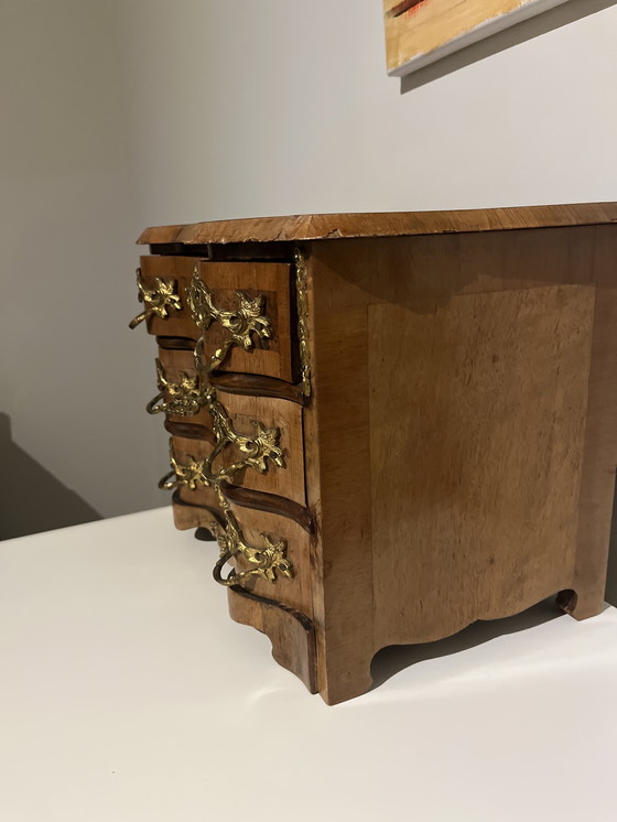 Image 1 of Se vende antigua cómoda alemana en miniatura