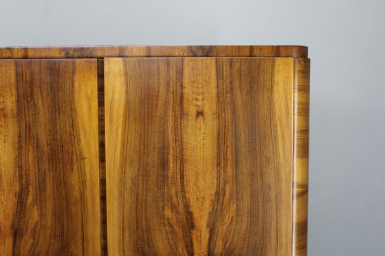 Image 1 of Armadio Bauhaus anni '30 di Vichr &amp; Spol in finitura noce, Cecoslovacchia