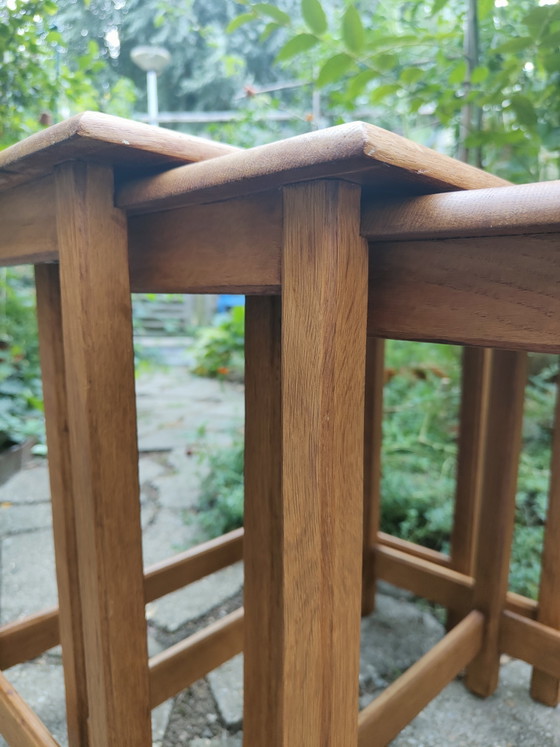 Ensemble gigognes du milieu du siècle, un savoir-faire parfaitement adapté – Tables d'appoint, Wood (photo 3 of 6)