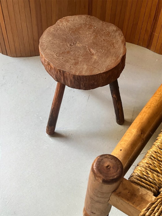 Image 1 of Brutalistische houten kruk, Frankrijk circa 1950/60