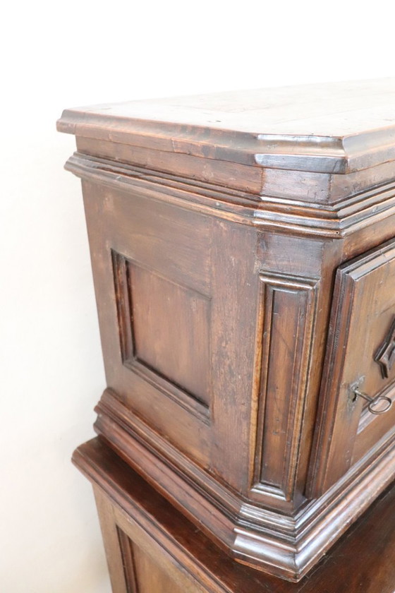 Image 1 of Antique Buffet in Solid Walnut, Italy 17th Century