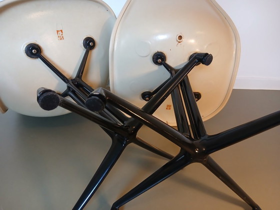 2 Eames Fiberglass Side Chairs With La Fonda Base – Charles & Ray Eames, Metal, Textile (photo 2 of 6)