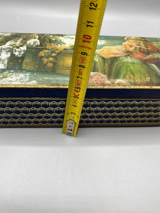 Lithographed Tin Box – 18th Century Style Gallant Scene – Early 20th Century – Decorative Objects (photo 7 of 7)