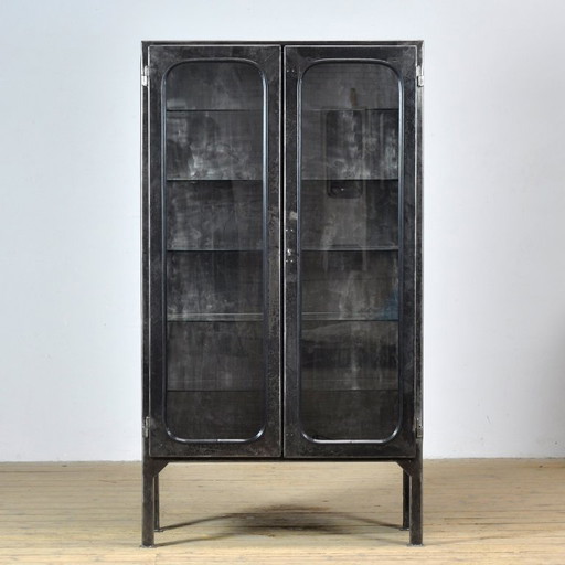 Armoire médicale vintage, années 1970