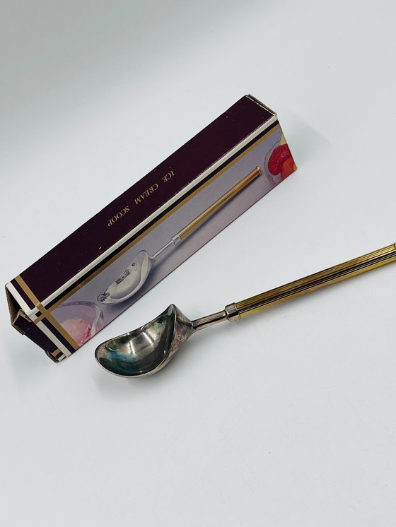 Image 1 of Cuchara para helado de diseño con mango dorado
