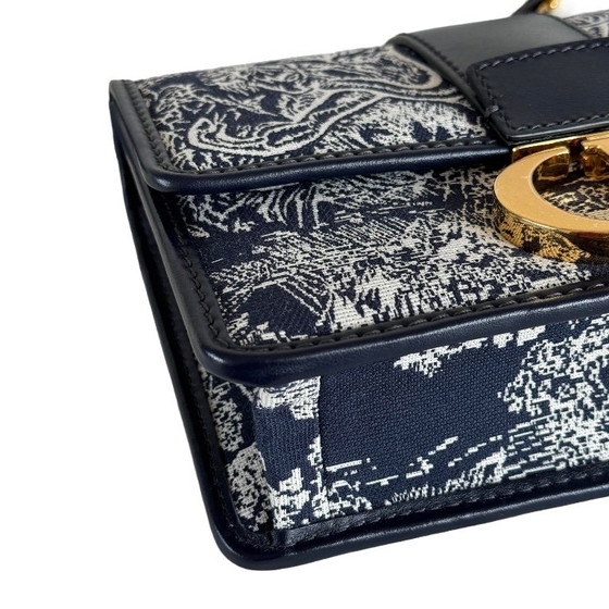 Dior Montaigne 30 – Crossbody bags, Calfskin (photo 21 of 25)