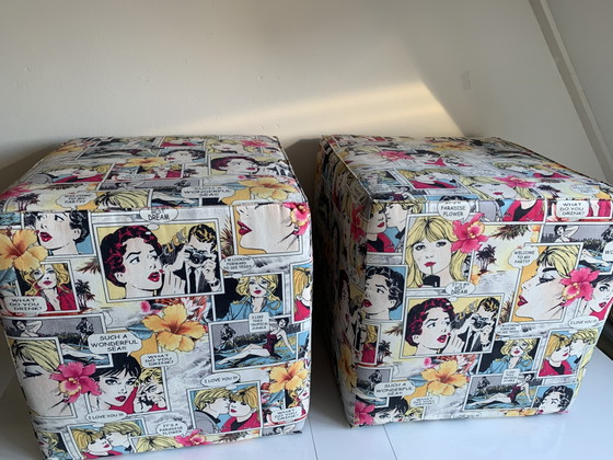 Image 1 of Set van twee design poefjes met pop-art print 