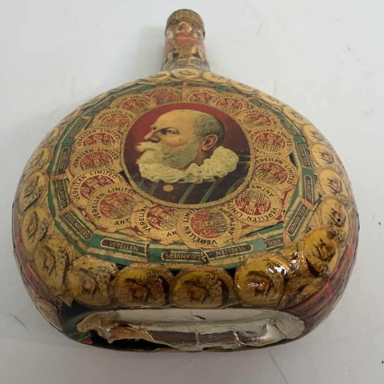 Arte collage, una fiaschetta ricoperta di fascette di sigaro – Bicchieri e caraffe, Carta (photo 4 of 15)