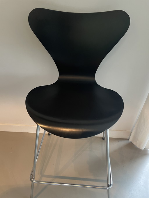 Taburete de bar Fritz Hansen Butterfly Chair Serie 7