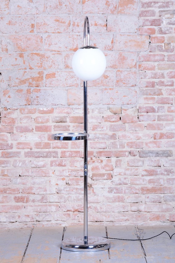 Gerestaureerde Bauhaus vloerlamp, chroom, staal, opaal melkglas, Tsjechisch, jaren 1930 – Vloerlampen, Metal (photo 12 of 14)