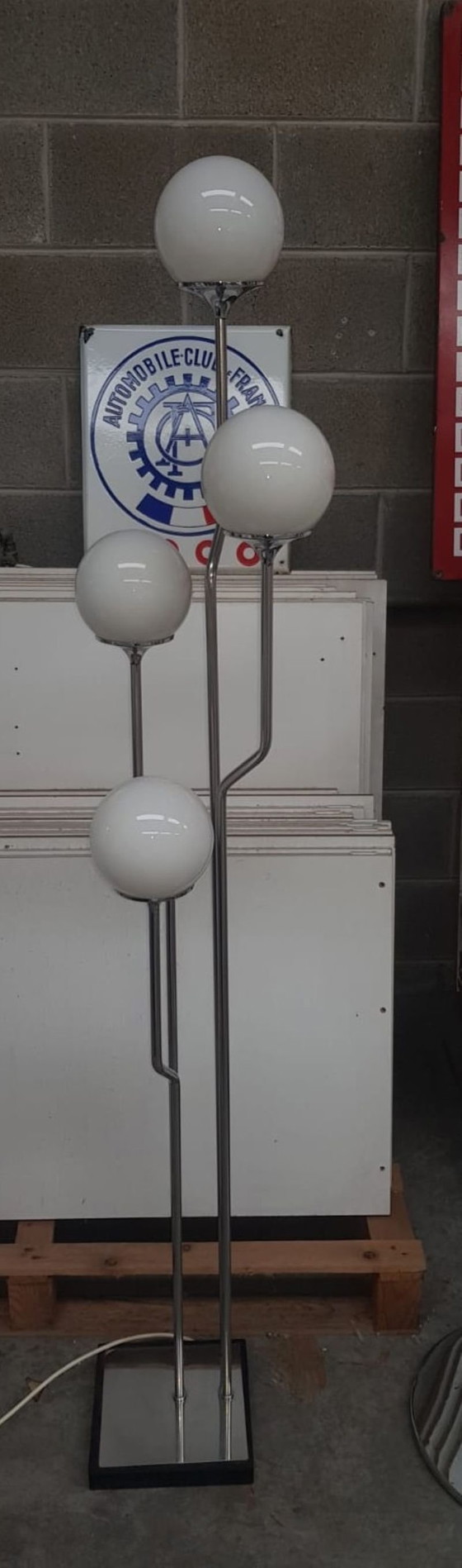 Image 1 of Ensemble de deux lampadaires italiens Goffredo Reggiani à orbe chromé des années 1960