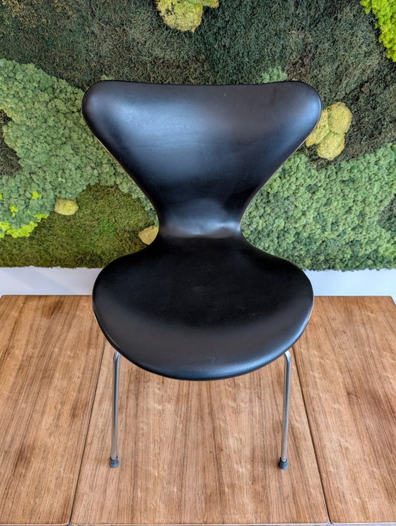 Image 1 of Tavolo Arne Jacobsen 3601 + 4 sedie Butterfly 3107 | Prima edizione