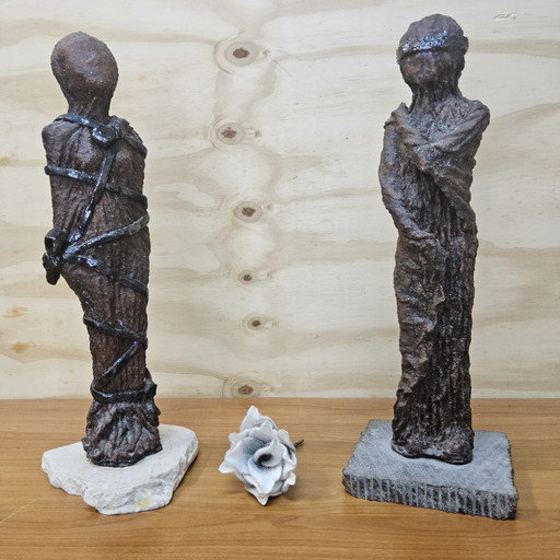 2 esculturas abstractas firmadas de figuras humanas (hombre y mujer) shibari / bondage (arte erótico) – decoratieve objecten