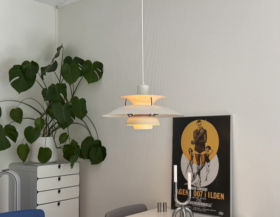 Lampada a sospensione danese Louis Poulsen PH5 di Poul Henningson – Lampade a sospensione, Aluminium (photo 38 of 38)