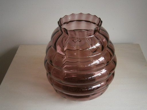 Art Deco Doyen vase, purple glass, 1930s, High 23 cm.