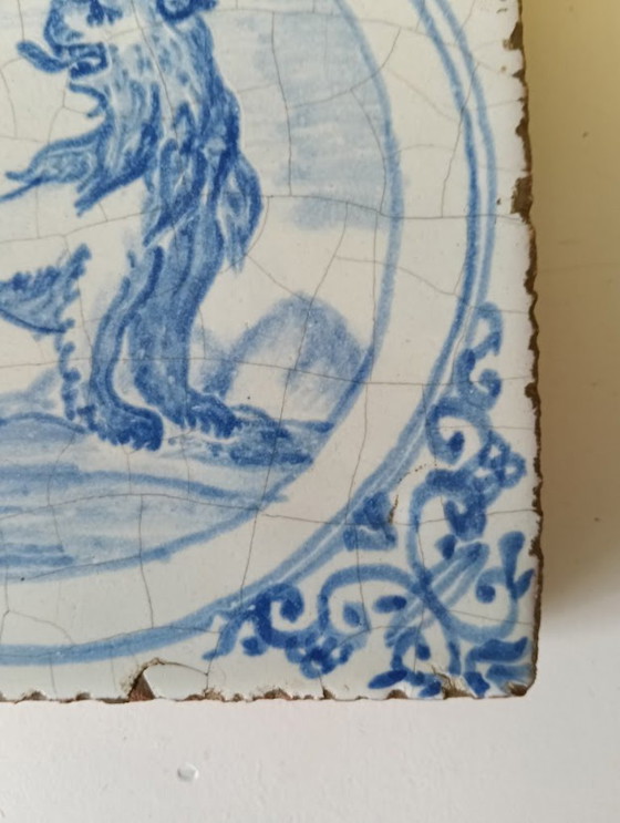 Antique 17th-century Delft Tile with Lion and Wan-Li Corners (c. 1630) – Decorative Objects, Ceramic (photo 7 of 10)